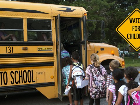 Məktəblərə şagirdləri daşımaq üçün avtobus ayrıla bilər