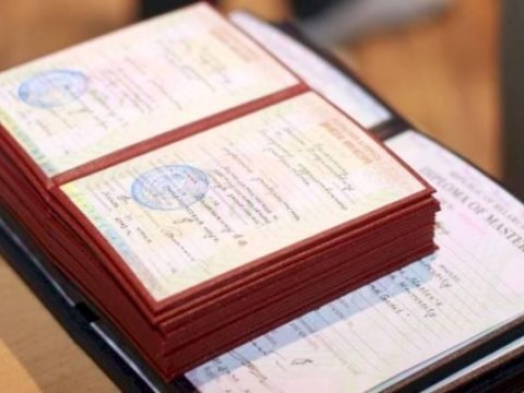 Şəhid tələbələrin diplomları ailələrinə verilib