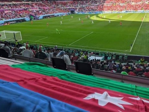 Uels-İran oyununda Azərbaycan bayraqları - FOTO