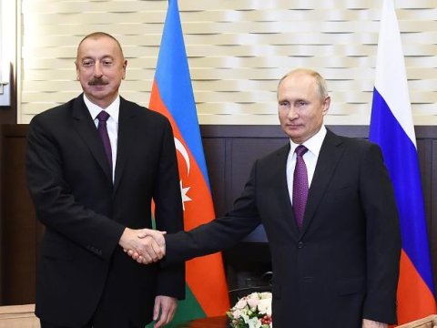 İlham Əliyev Vladimir Putinlə danışdı