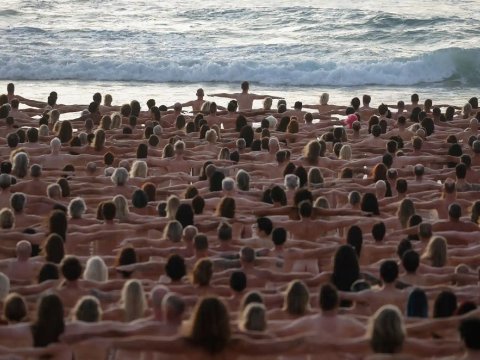 Məşhur fotoqraf yenə insanların çılpaq şəkillərini çəkdi - FOTOLAR