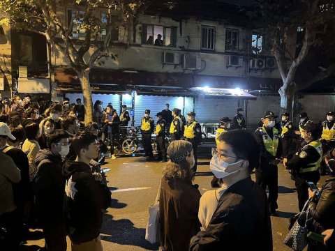 Çini etirazlar bürüdü - Xalq ayağa qalxdı