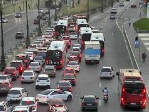 Paytaxtda 185 avtobus tıxacda qalıb