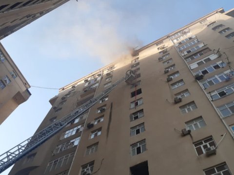 Bakıda yaşayış binasında YANĞIN