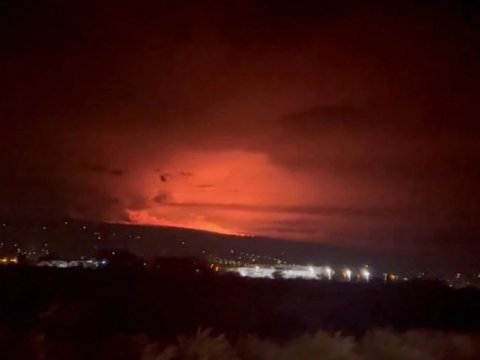 Dünyanın ən böyük vulkanı püskürdü