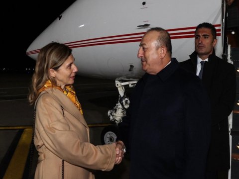 Çavuşoğlu Rumıniyaya səfər edib