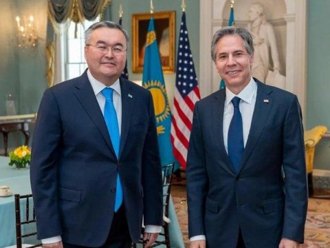 Blinken qazax həmkarı ilə danışıqlar apardı 