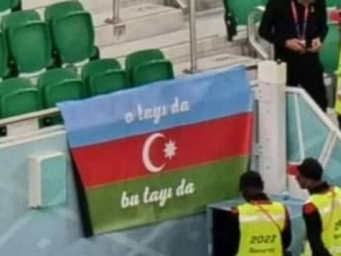 İran-ABŞ matçında Azərbaycan bayrağı - “O tayı da, bu tayı da”
