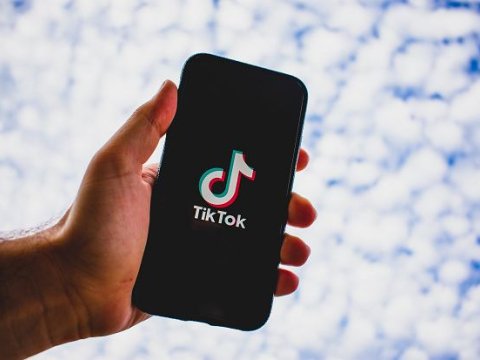 Məmurlara “TikTok” qadağası qoyuldu