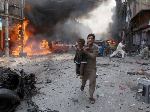 Pakistanda partlayış - 15 polis yaralandı