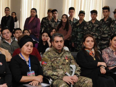 Şuşadan bəhs edən film 62 saylı məktəb-liseydə nümayiş olunub - FOTOLAR