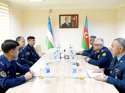 Azərbaycan və Özbəkistan arasında hərbi əməkdaşlıq müzakirə edildi