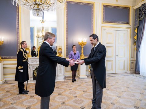 Azərbaycan səfiri etimadnaməsini Krala təqdim etdi - FOTO