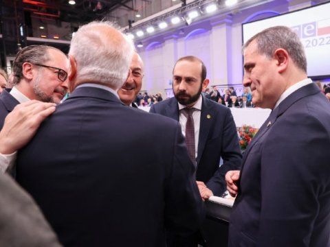 Ceyhun Bayramov Mirzoyanla ayaqüstü söhbətləşdi - VİDEO