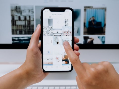 İş yoldaşının telefonuna gizli proqram yazıb ŞANTAJ ETDİ