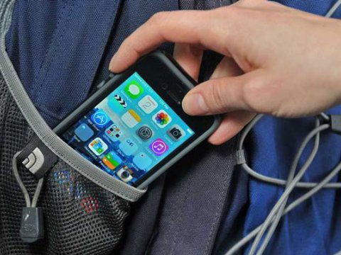 Metroda 2 sərnişinin telefonu OĞURLANIB