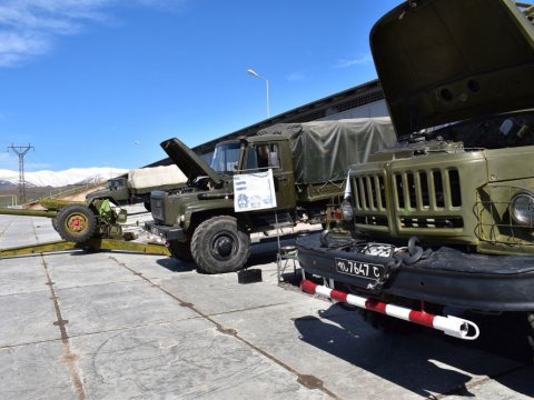 Erməni komandir oğurluq etdi