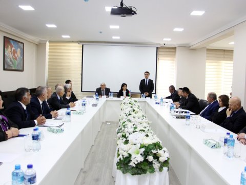 Fərəh Əliyeva etnik icma rəhbərləri ilə görüşüb