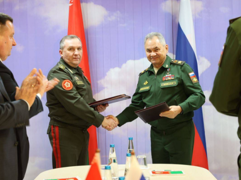 Şoyqu Minskə getdi - Nazirlər sənəd imzaladılar