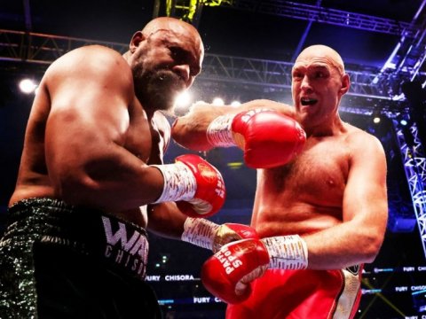 Tayson çempion titulunu qorudu