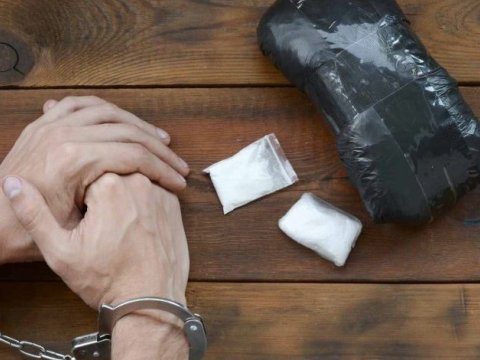 Nömrəsiz maşında külli miqdarda narkotik tapıldı 