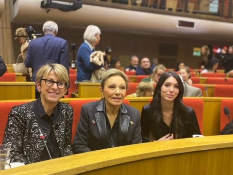 İran şahının azərbaycanlı xanımı Fransa Senatına çağırıldı