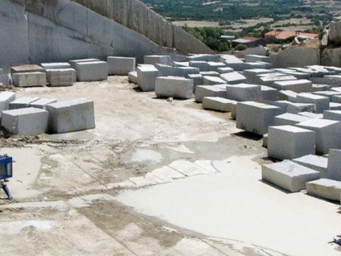 Daş karxanasında işçilərin pulları oğurlandı
