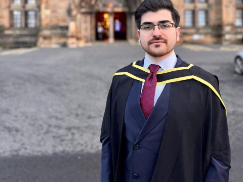 UNEC-in gənc tədqiqatçısı Britaniya universitetində məzun oldu