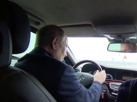 Putin “Mercedes”lə Krım körpüsündən keçdi - VİDEO