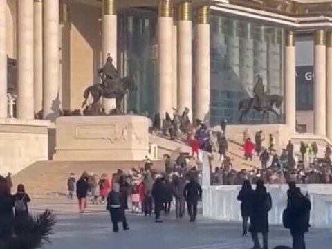 Monqolustanda ETİRAZLAR - fövqəladə vəziyyət elan edildi