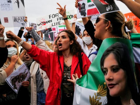 İranda etirazçıların edam olunmasına başlanılır