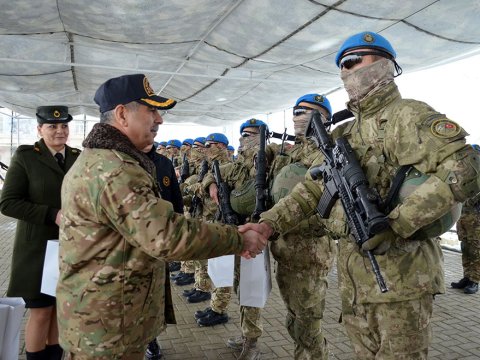 Təlimdə iştirak edən hərbçilər təltif olundu - VİDEO