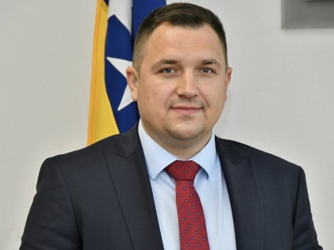 Vəzifəsindən sui-istifadə edən nazir SAXLANILDI