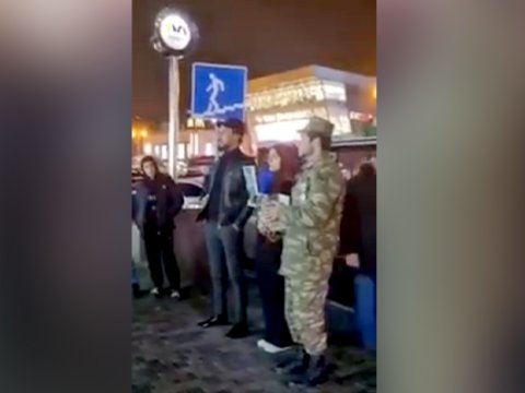 Qazi metronun çıxışında niyə pul yığırmış? - VİDEO