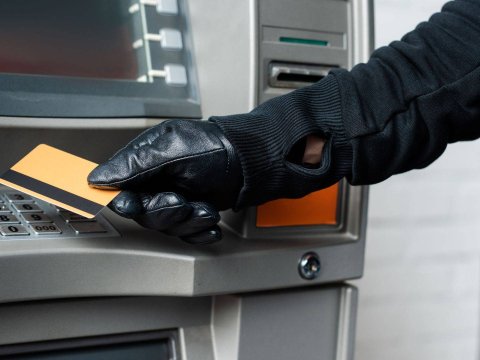 Vətəndaşın bank hesabından pul OĞURLANDI