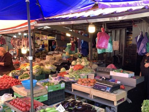 Bazarda 3 nəfərin pulu oğurlandı
