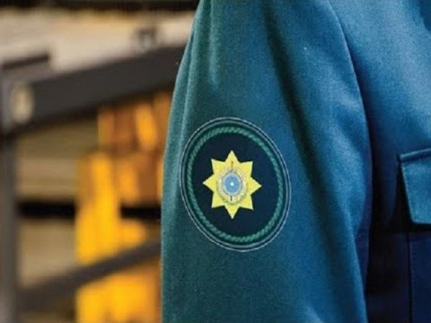 Rüşvətə görə həbs edilən gömrükçünün cəzası azaldıldı