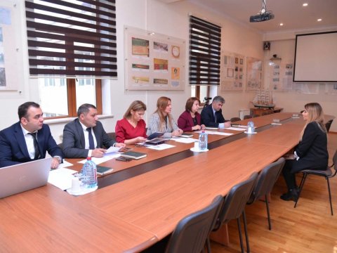 Direktor olmaq istəyənlər müsahibədən keçirilir