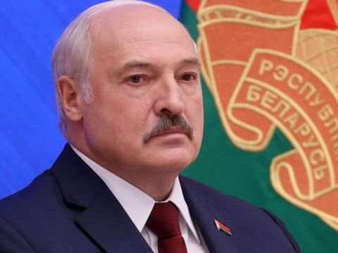 Lukaşenko minlərlə şəxsi əfv etdi