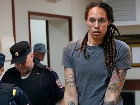 Rusiya amerikalı idmançını silah baronuna dəyişdirdi