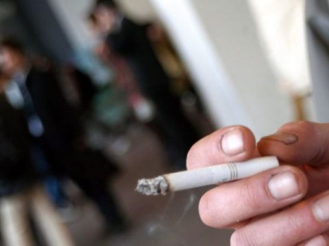 Azərbaycanda məktəblilərin 5%-i siqaret çəkir