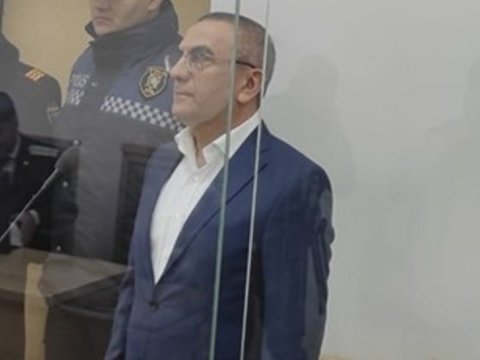 Həbsdə olan məmurun oğlu məhkəmə zalından QOVULDU