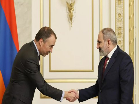 Paşinyan Klaarla Qarabağı müzakirə etdi