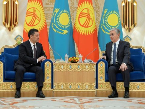 Tokayev qırğızıstanlı həmkarı ilə görüşdü