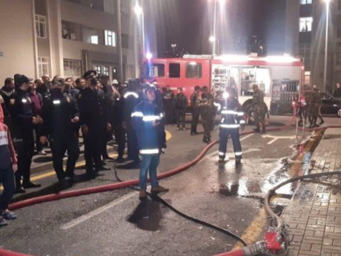 Qobuda YANĞIN - Sakinlər təxliyə edildi