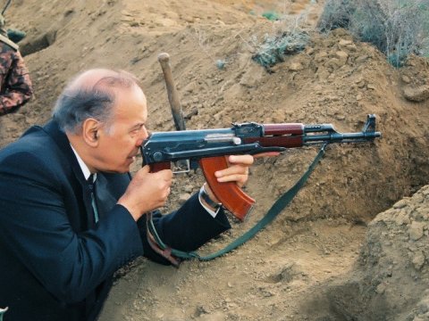 Bir şəklin tarixçəsi - Heydər Əliyev düşmənin 2 kilometrliyində... - FOTOLAR