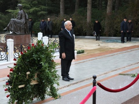 AHİK-in rəhbərliyi və kollektivi Ulu Öndəri ehtiramla anıb