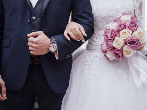 Gədəbəydə 17 yaşlı qız 50 yaşlı kişiyə ərə verilib