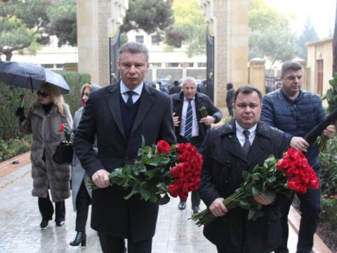 Ukrayna səfiri Heydər Əliyevin məzarını ziyarət edib - FOTOLAR