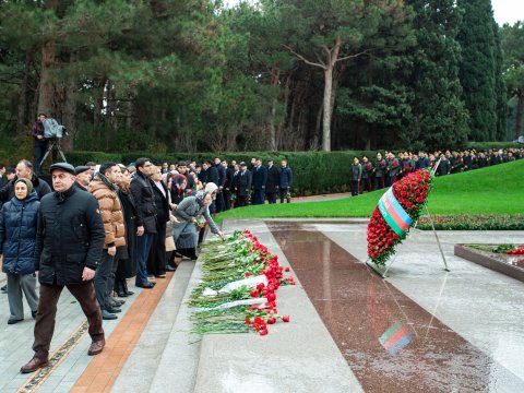 İlahiyyat İnstitutunun kollektivi Ulu Öndərin məzarını ziyarət ediblər - FOTOLAR